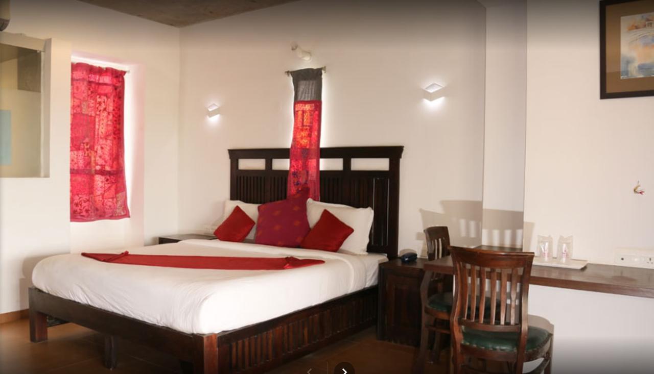 Hotel Zorba Inn コールハープル エクステリア 写真